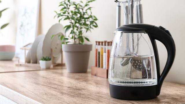 Lời khuyên cho các gia đình đang sử dụng ấm siêu tốc - Ảnh 1.