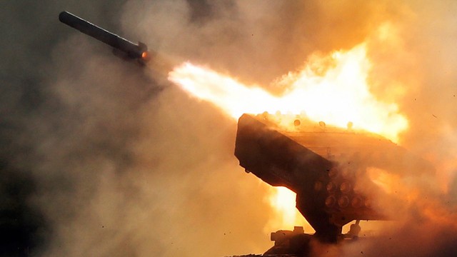 TOS-1 nã trúng điểm tập kết quân Ukraine, sóng xung kích lan rộng - Chiến thuật Armageddon khiến Kiev tê liệt 24h - Ảnh 1.