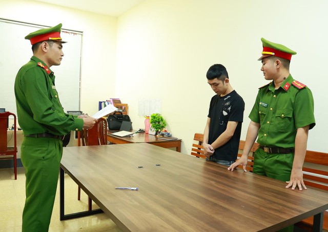 Công an điều tra nhiều tài khoản ngân hàng: Khởi tố Lê Văn Thái SN 1999 - Ảnh 1.