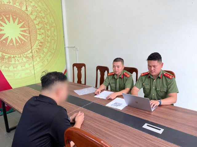 Vụ tung tin "Đại sứ du lịch lây bệnh xã hội cho 22 người": Cái giá phải trả cho người đăng tin - Ảnh 1.