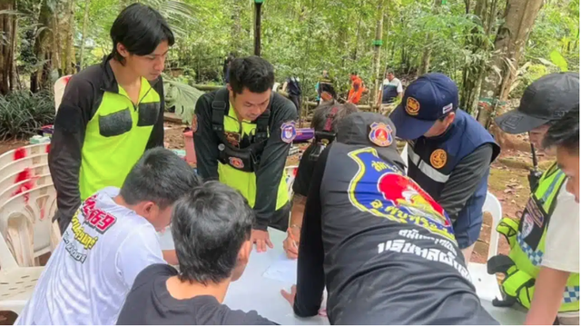 Cặp đôi rủ nhau nhảy xuống thác để tự tử, cuối cùng 1 người tử vong, 1 người không nhảy - Ảnh 2.