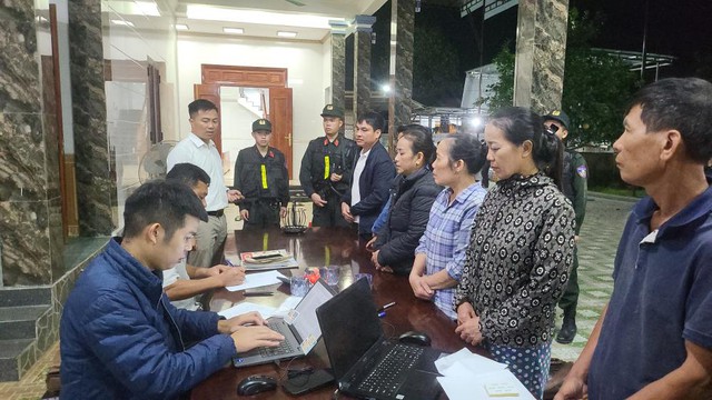 Cảnh sát đồng loạt khám xét tại 6 địa điểm sản xuất thuốc tăng cân giả - Ảnh 1.