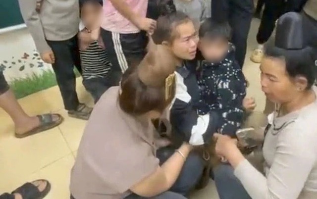 Vụ học sinh lớp 1 bị bỏ quên trong lớp đến tối ở Sơn La: Đã rõ nguyên nhân, tạm đình chỉ cô giáo - Ảnh 2.