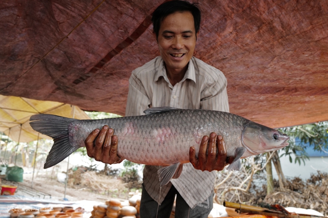 Cảnh tượng ngay lúc này tại một ngôi làng nằm ven sông Hồng: Nghi ngút khói cả ngày lẫn đêm - Ảnh 4.