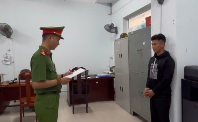 Thi hành lệnh bắt tạm giam Phạm Lẹ sinh năm 2002 - Ảnh 1.