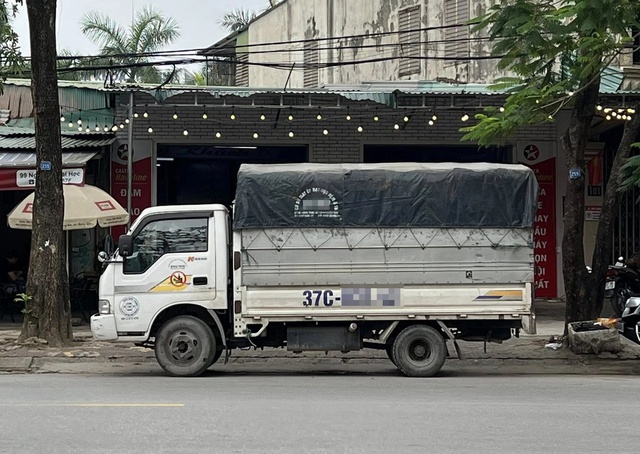 Vụ xe tải đỗ chắn cửa h&agrave;ng, chủ nh&agrave; điều 2 xe ra chặn đầu, chặn đu&ocirc;i ở Nghệ An: Đ&atilde; c&oacute; hồi kết - Ảnh 3.