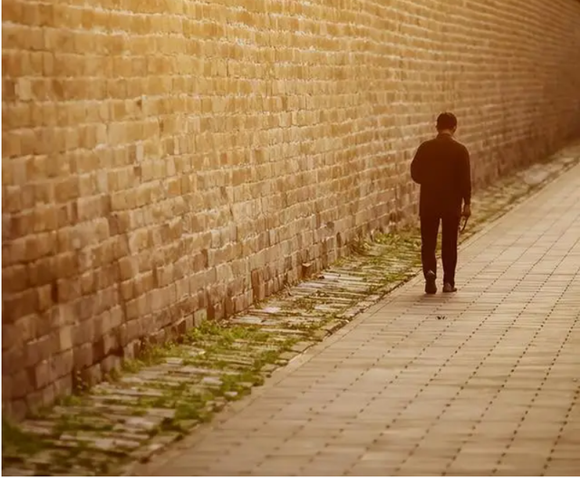 Lương hưu 28 triệu đồng, 10 năm chăm ch&aacute;u: Nh&igrave;n thấy 4 chữ trong điện thoại con d&acirc;u, cụ b&agrave; dứt &aacute;o ra đi - Ảnh 3.