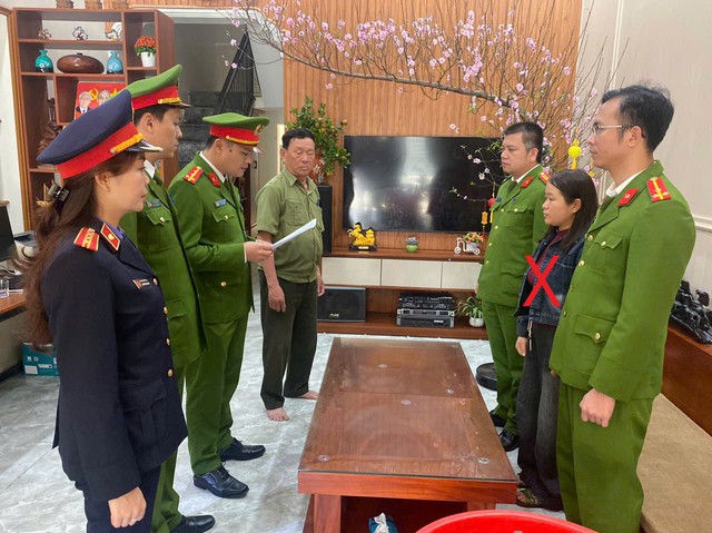 Thi h&agrave;nh lệnh bắt tạm giam gi&aacute;m đốc L&ecirc; Văn Lưu v&agrave; kế to&aacute;n Vũ Th&ugrave;y Dương - Ảnh 4.