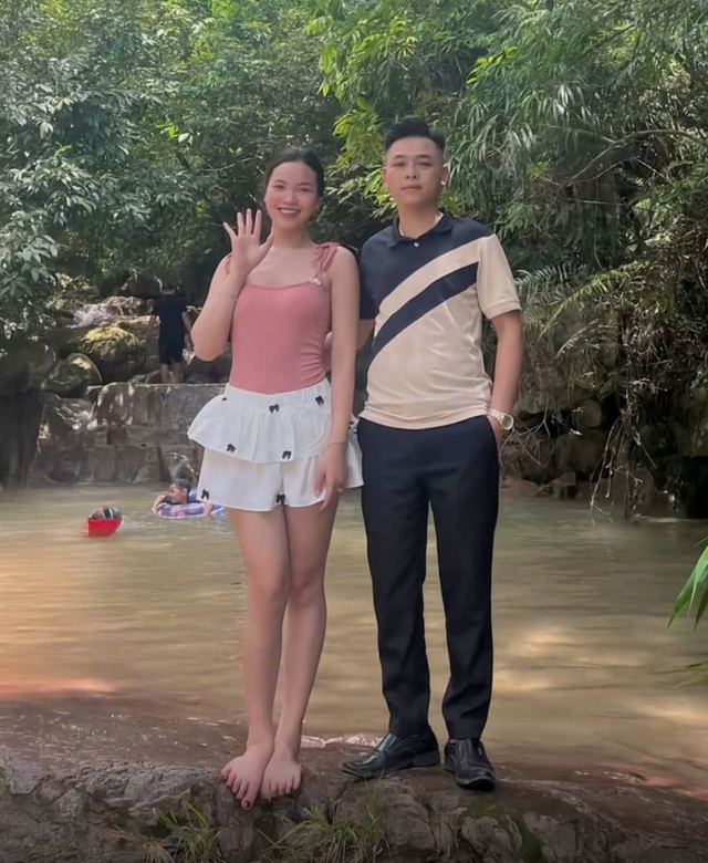 &Ocirc;ng bố U50 trẻ như thanh ni&ecirc;n, bị nhầm l&agrave; bạn trai của con g&aacute;i: Ch&iacute;nh chủ tiết lộ bất ngờ - Ảnh 1.