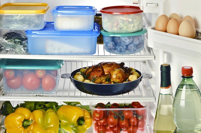 Dùng tủ lạnh lâu nay, giờ tôi mới biết mẹo vạch mặt "thủ phạm ngốn điện tủ lạnh" chỉ bằng tờ gấy A4 - Ảnh 1.