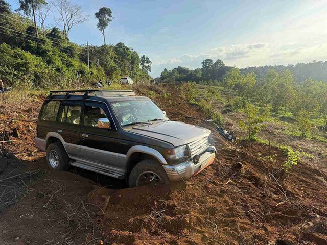 Vụ gia đ&igrave;nh 3 người gặp tai nạn tử vong tr&ecirc;n đường đi ch&uacute;c Tết: Ch&acirc;n dung t&agrave;i xế lấn l&agrave;n - Ảnh 2.