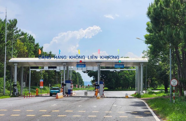 Huỷ to&agrave;n bộ chuyến bay, đ&oacute;ng cửa s&acirc;n bay Đ&agrave; Lạt: H&agrave;nh kh&aacute;ch đổi, ho&agrave;n v&eacute; như thế n&agrave;o? - Ảnh 1.