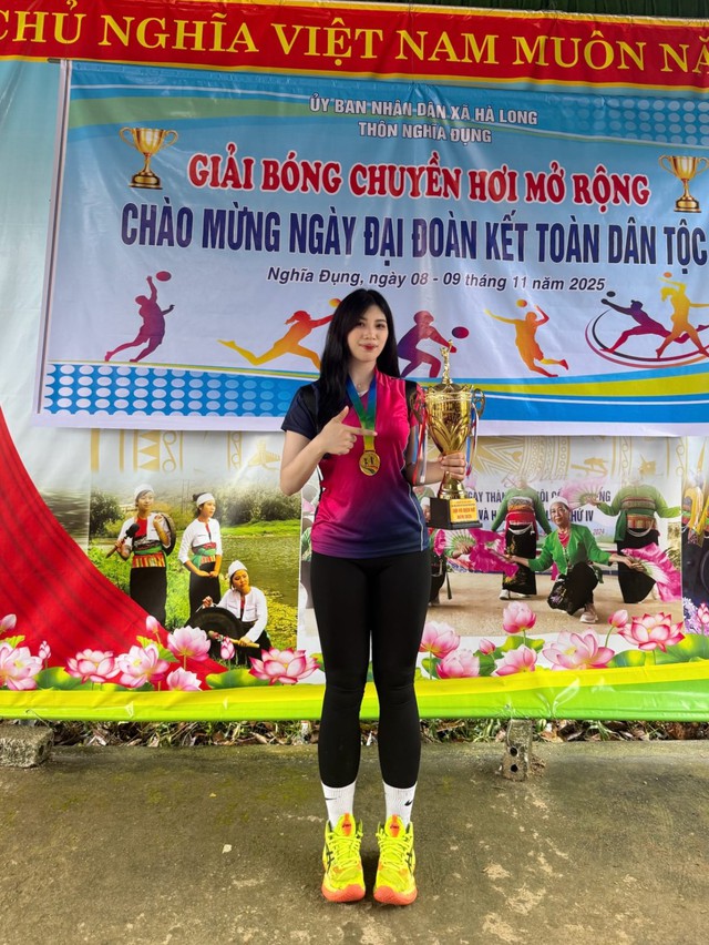 C&ocirc; g&aacute;i xinh đẹp, cao 1m72 "g&acirc;y sốt" ở sới vật hội l&agrave;ng Bắc Ninh, tiết lộ ti&ecirc;u ch&iacute; chọn bạn trai - Ảnh 5.