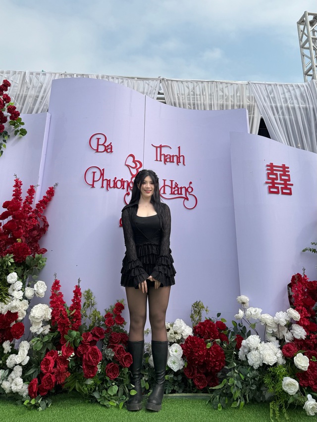 C&ocirc; g&aacute;i xinh đẹp, cao 1m72 "g&acirc;y sốt" ở sới vật hội l&agrave;ng Bắc Ninh, tiết lộ ti&ecirc;u ch&iacute; chọn bạn trai - Ảnh 8.