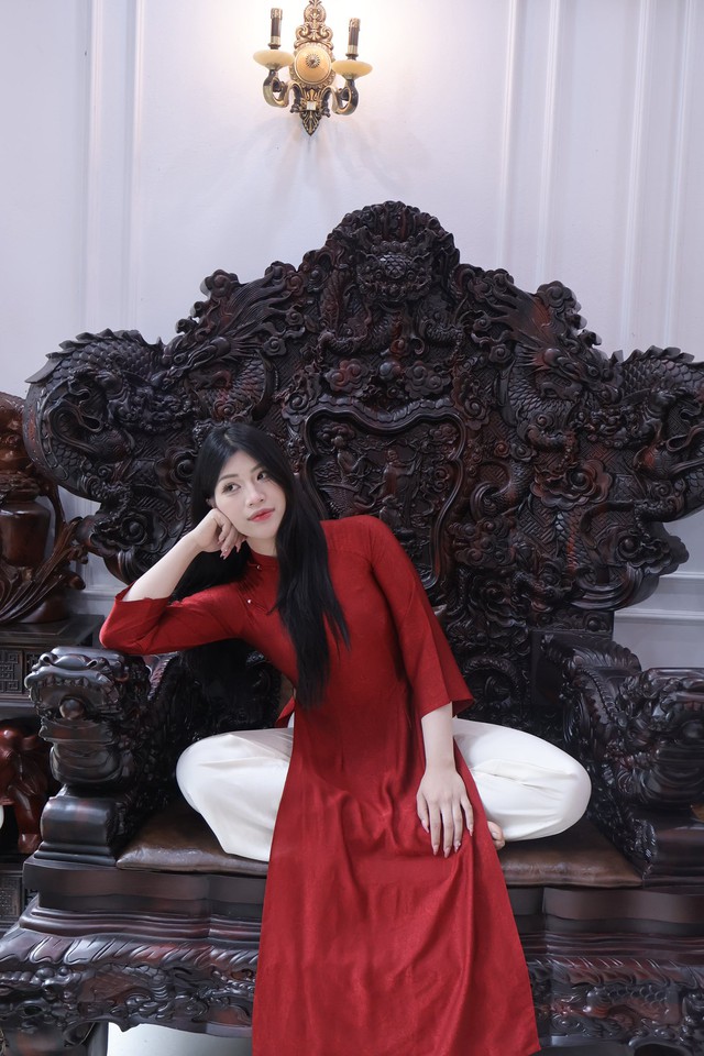 C&ocirc; g&aacute;i xinh đẹp, cao 1m72 "g&acirc;y sốt" ở sới vật hội l&agrave;ng Bắc Ninh, tiết lộ ti&ecirc;u ch&iacute; chọn bạn trai - Ảnh 4.