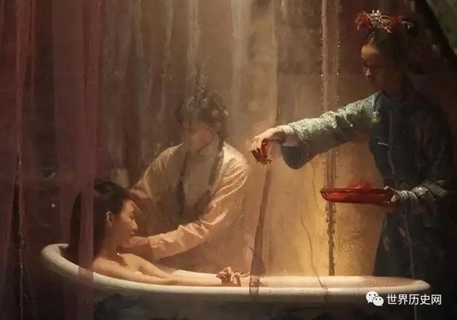 Bỏ qua chuẩn mực, phi tần lại ưa chuộng th&aacute;i gi&aacute;m hầu hạ khi tắm: H&oacute;a ra ph&iacute;a sau l&agrave; yếu tố &iacute;t ai ngờ n&agrave;y - Ảnh 2.