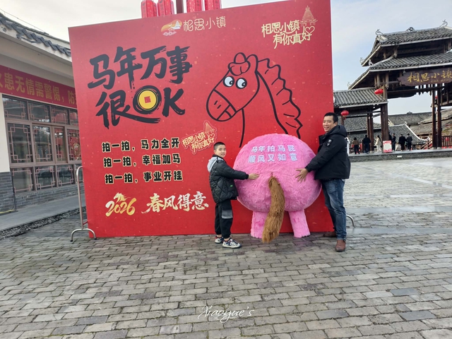 Khách Việt bất ngờ trước cảnh tượng trên đường phố Trung Quốc, nhận xét: "Ai cũng như vậy sao?" - Ảnh 1.