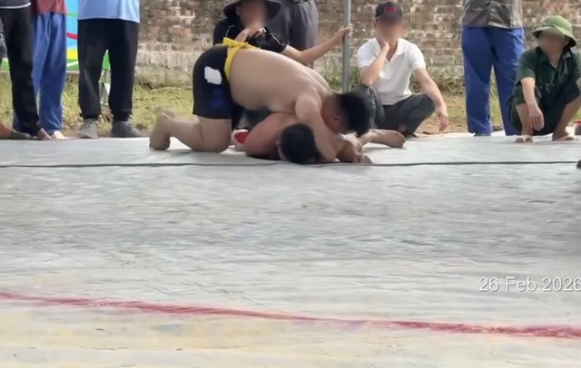 Vụ đ&ocirc; vật 44 tuổi tử vong tại hội l&agrave;ng ở H&agrave; Nội: C&ocirc;ng an v&agrave;o cuộc - Ảnh 1.