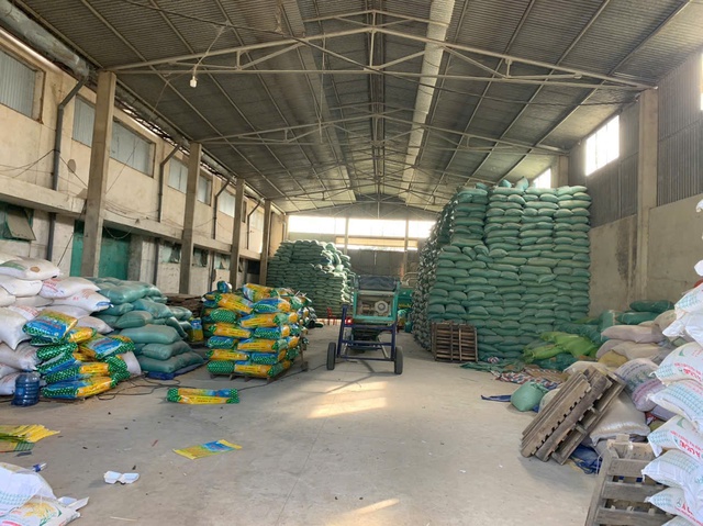 Kh&aacute;m x&eacute;t khẩn cấp kho sản xuất, bắt Gi&aacute;m đốc Nguyễn Huy Vũ 48 tuổi- Ảnh 1.