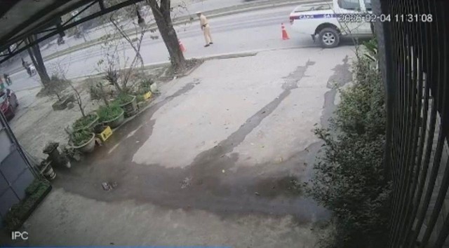 Cú đánh lái bất thường của tài xế vụ CSGT bị tông tử vong khi đang làm nhiệm vụ - Ảnh 3.