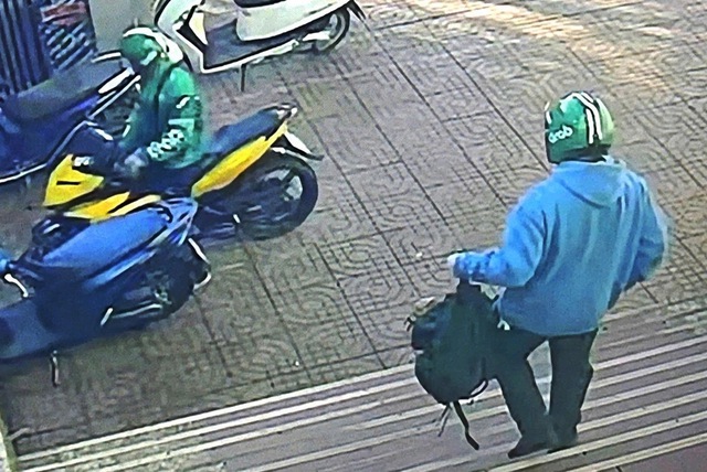 Vụ cướp ng&acirc;n h&agrave;ng ở Gia Lai: Nghi phạm chuẩn bị 3 th&aacute;ng, c&ocirc;ng an trục vớt th&ecirc;m xe m&aacute;y bị vứt dưới hồ - Ảnh 4.