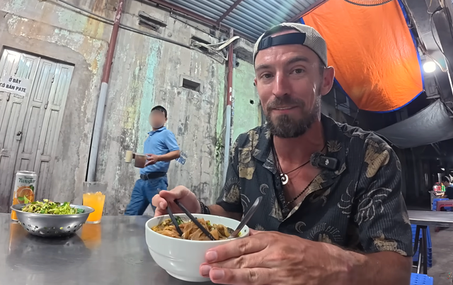 Kh&aacute;ch H&agrave;n thốt l&ecirc;n sau khi thưởng thức m&oacute;n đặc sản Hải Ph&ograve;ng: "N&oacute; kh&ocirc;ng hợp khẩu vị của t&ocirc;i!" - Ảnh 4.