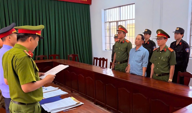 Thi hành lệnh bắt tạm giam, khám xét nơi ở của Lâm Thị Hồng Hạnh - Ảnh 1.