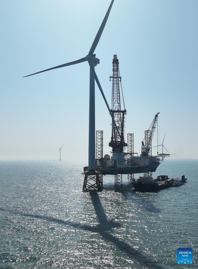 Chiêm ngưỡng "cỗ máy quái vật sức nâng 2.000 tấn" lắp đặt tuabin gió lớn nhất hành tinh - Ảnh 6.