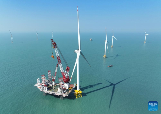 Chiêm ngưỡng "cỗ máy quái vật sức nâng 2.000 tấn" lắp đặt tuabin gió lớn nhất hành tinh - Ảnh 5.