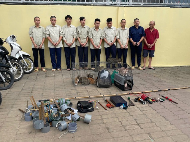 Công an TP.HCM bắt nhiều người sau khi kiểm tra một căn nhà - Ảnh 1.