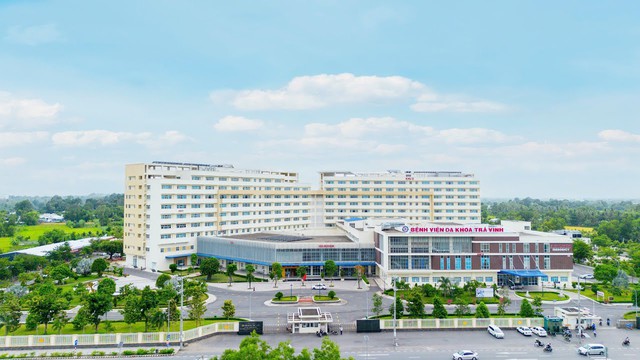 Nổ trong ph&ograve;ng bệnh tại bệnh viện ở Vĩnh Long: H&eacute; lộ bất thường từ hộp b&aacute;nh người lạ mang v&agrave;o thăm - Ảnh 1.