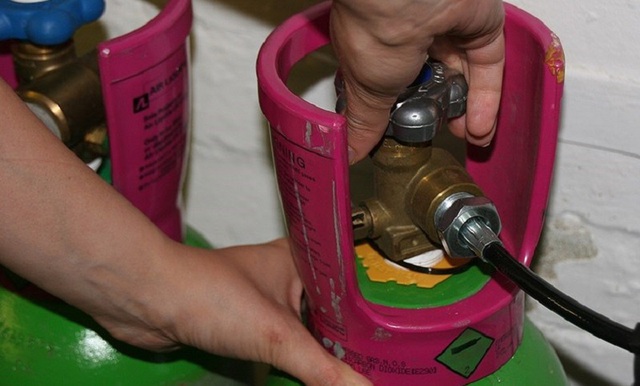 Giá xăng dầu tăng, giá gas có bị kéo theo? Thao tác giúp tiết kiệm nhưng nhiều người chưa biết - Ảnh 2.