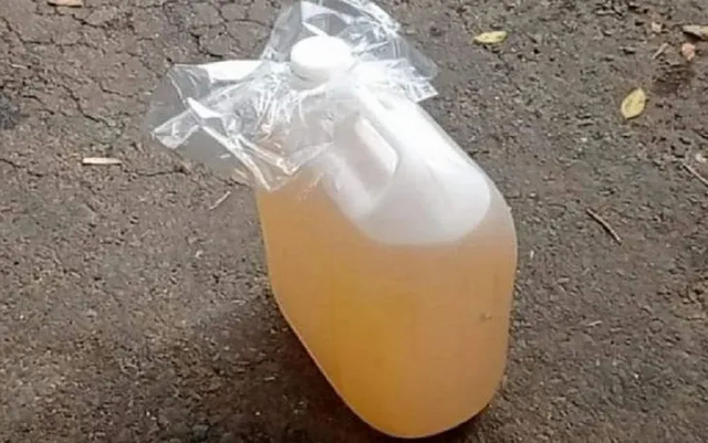 Xăng tăng giá mạnh, người dân mua trích trữ trong thùng, can mang về có bị xử phạt? - Ảnh 3.