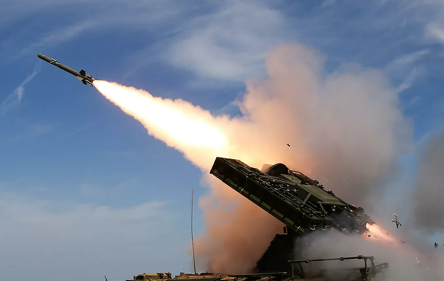 L&ocirc; t&ecirc;n lửa ph&ograve;ng kh&ocirc;ng 9M333 đầu ti&ecirc;n sẽ được b&agrave;n giao v&agrave;o năm 2026 - Ảnh 8.