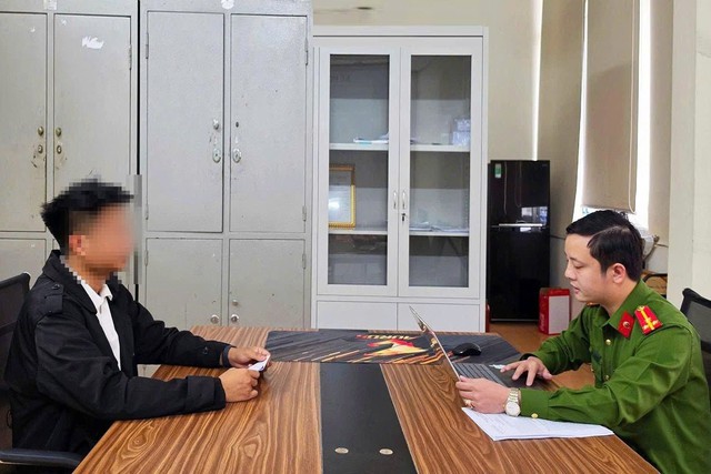 Vì sao công an xử phạt tài xế bị 'khoá đầu, khóa đuôi xe" trong vụ đi chúc Tết ngày mùng 2 ở Hà Tĩnh? - Ảnh 1.