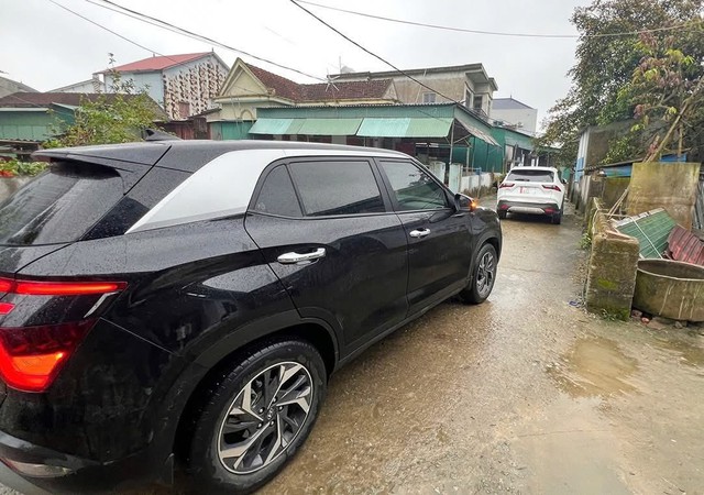 Vì sao công an xử phạt tài xế bị 'khoá đầu, khóa đuôi xe" trong vụ đi chúc Tết ngày mùng 2 ở Hà Tĩnh? - Ảnh 2.