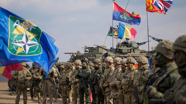 Sự kiện hiếm vừa xảy ra giữa Nga và Ukraine – 30.000 quân NATO có động thái, báo Ba Lan tuyên bố "bắt đầu nổ súng lớn" - Ảnh 2.