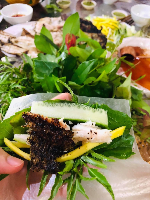 Đặc sản miền Trung nướng bằng lá rừng, vị vừa đắng vừa ngọt, Chủ tịch tỉnh chia sẻ trên Facebook - Ảnh 5.