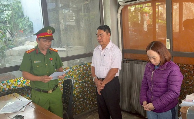 Thi hành lệnh bắt tạm giam Giám đốc Hợp tác xã Vũ Thị Quỳnh Hương 68 tuổi - Ảnh 2.