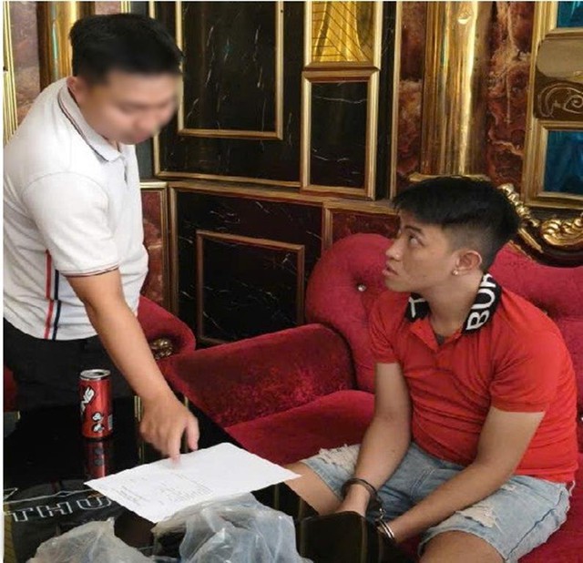 Khám xét, bắt giữ Nguyễn Thị Mỹ Dung và 4 người đàn ông - Ảnh 3.