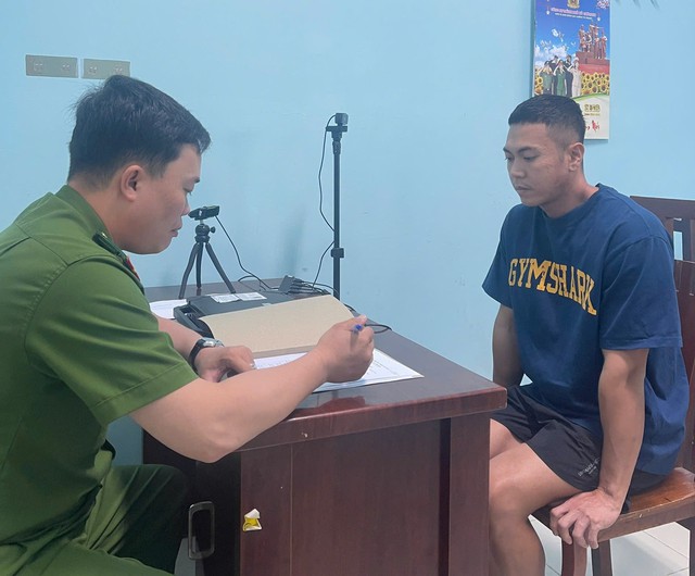 Nữ shipper bị nam thanh ni&ecirc;n lao v&agrave;o đ&aacute;nh giữa đường ở TP.HCM: Đ&atilde; r&otilde; nguồn cơn - Ảnh 2.