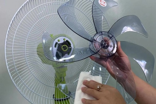 Cảnh báo đặc biệt tới những gia đình để quạt lâu không dùng - Ảnh 1.