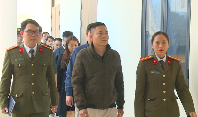 Nhân viên ngân hàng nghỉ việc Hoàng Văn Toàn đã "lột xác" thành "thần y" như thế nào? - Ảnh 2.