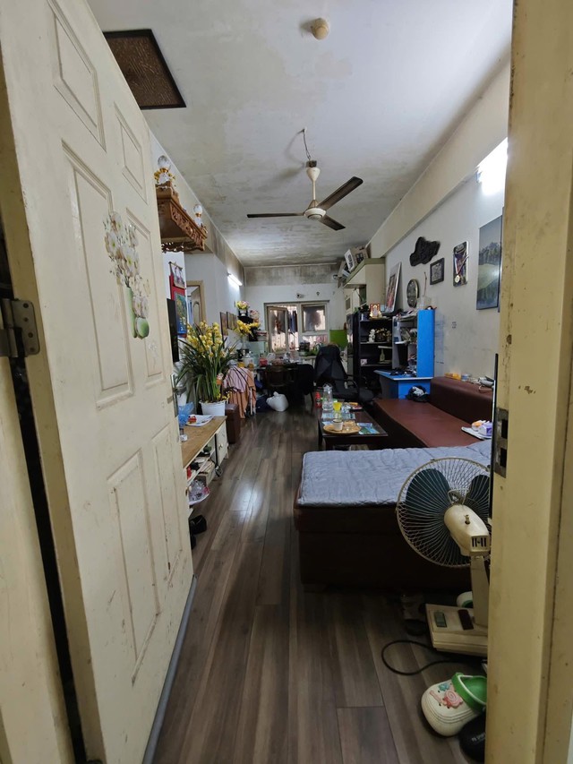 Căn hộ 58m2, mốc meo, kh&ocirc;ng sổ rao b&aacute;n 3 tỷ ở H&agrave; Nội g&acirc;y "b&atilde;o mạng": Chủ nh&agrave; l&ecirc;n tiếng bất ngờ - Ảnh 1.