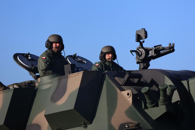 Ph&aacute;o tự h&agrave;nh Krab - 2: Bước đột ph&aacute; c&ocirc;ng nghệ qu&acirc;n sự của Ba Lan tại Ukraine - Ảnh 2.