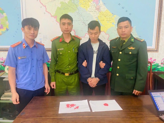 Thi hành lệnh bắt giam, khám xét khẩn cấp nơi ở của Phan Thanh Tùng sinh năm 1997 - Ảnh 1.