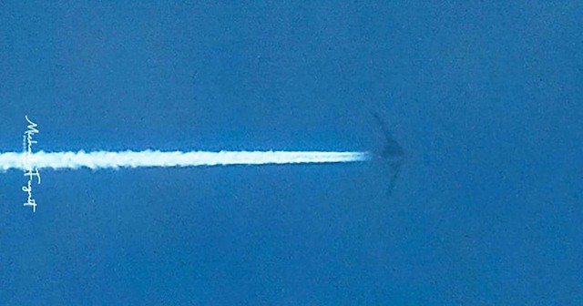 UAV RQ - 180 của Mỹ hạ c&aacute;nh khẩn cấp tại Hy Lạp do sự cố kỹ thuật - Ảnh 3.