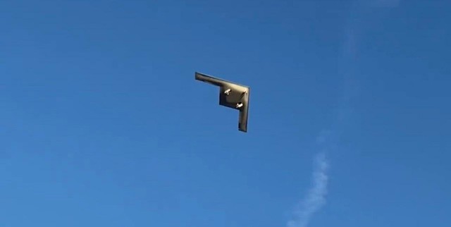 UAV RQ - 180 của Mỹ hạ c&aacute;nh khẩn cấp tại Hy Lạp do sự cố kỹ thuật - Ảnh 1.