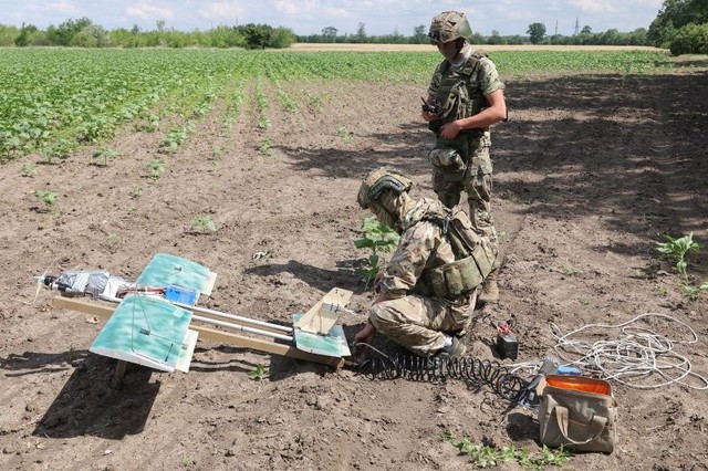 UAV Molniya mới của Nga miễn nhiễm t&aacute;c chiến điện tử tr&ecirc;n chiến trường Ukraine - Ảnh 4.