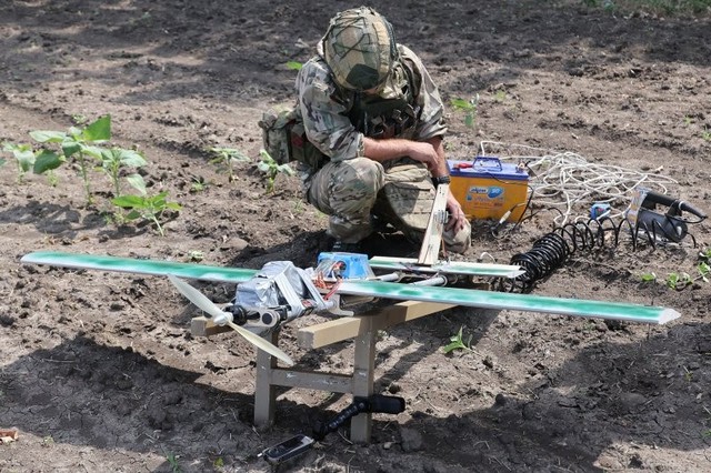 UAV Molniya mới của Nga miễn nhiễm t&aacute;c chiến điện tử tr&ecirc;n chiến trường Ukraine - Ảnh 3.